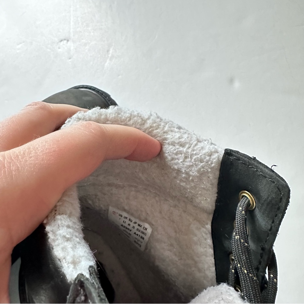 Timberland Shearling Waterproof Boots - Picture 11 of 12